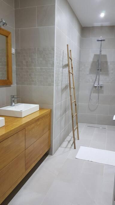 Case Terre Sainte - Maison Meublee F3 Eksteriør billede